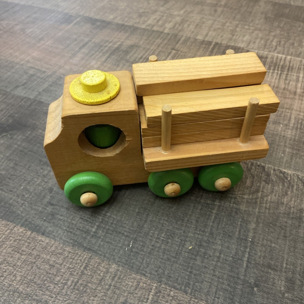 Montgomery schoolhouse wooden truck‎ with blocks